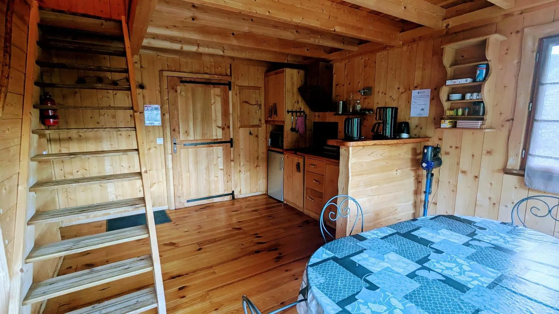 Cabanes Et Lodges Du Belvedere Serrieres-sur-Ain 0*,