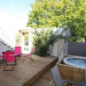  Hébergement de vacances Le Patio Aux Hirondelles