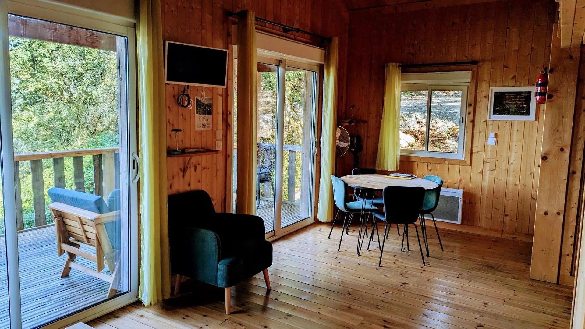 Cabanes et Lodges du Belvedere Serrieres-sur-Ain 0*,  France