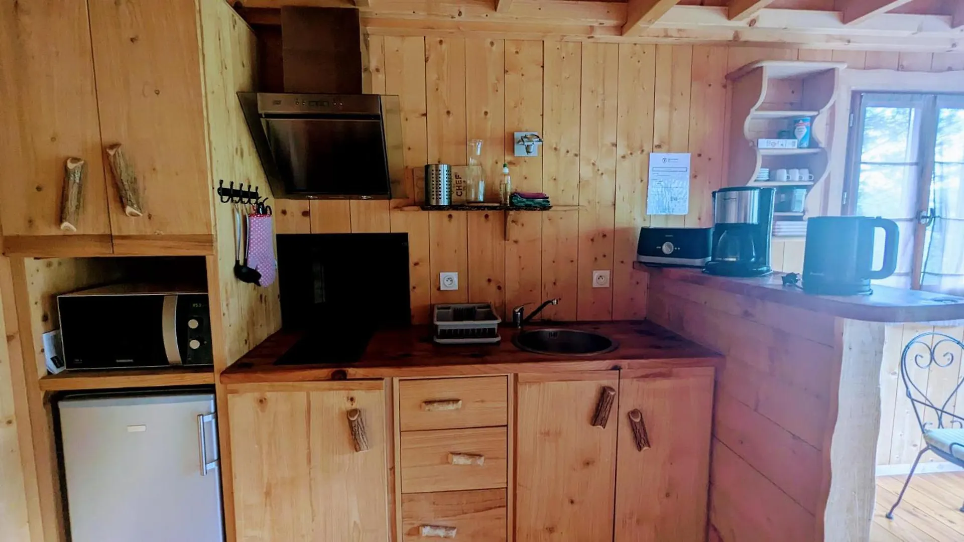 Cabanes et Lodges du Belvedere Serrieres-sur-Ain