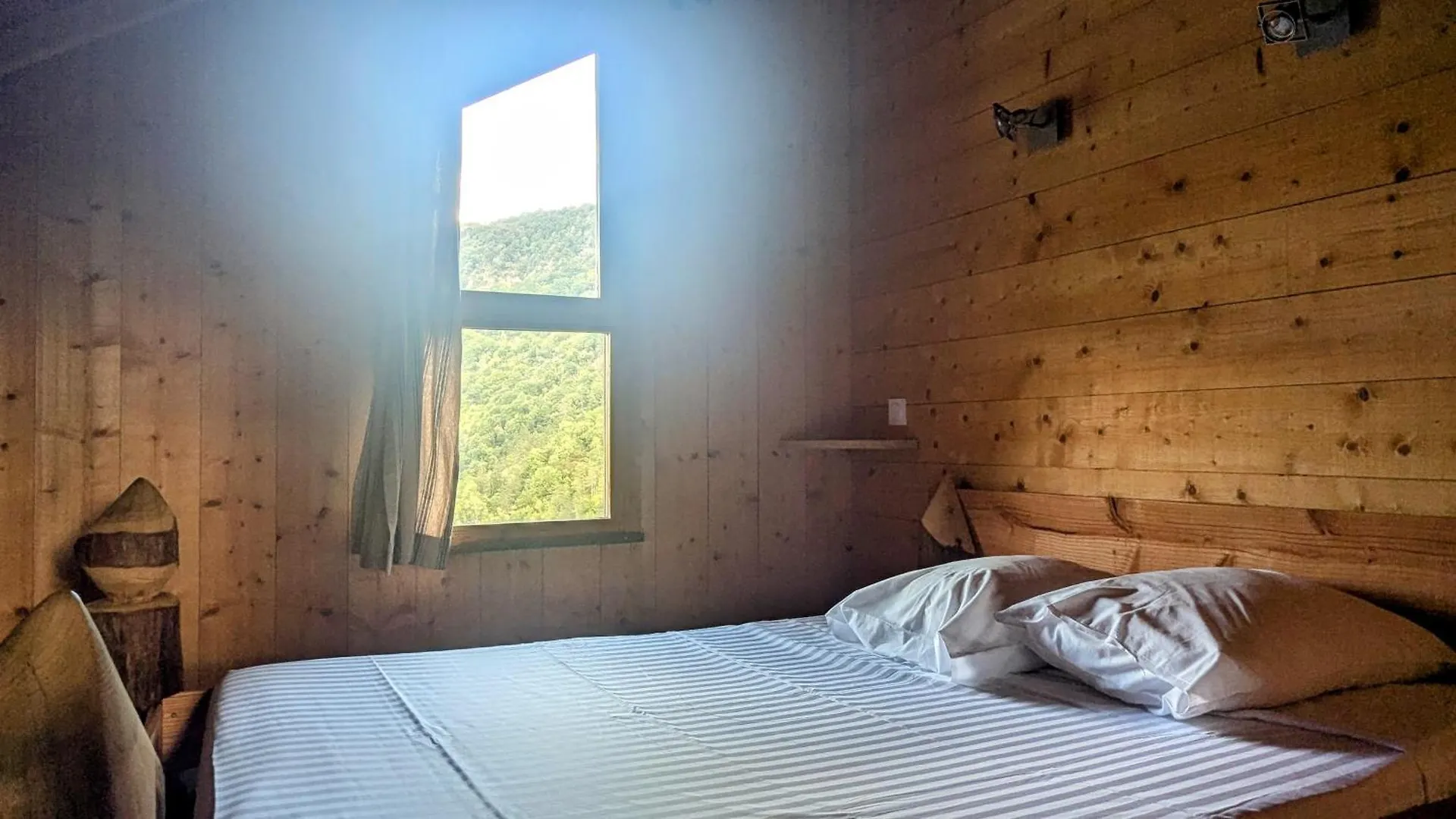 Cabanes et Lodges du Belvedere Serrieres-sur-Ain