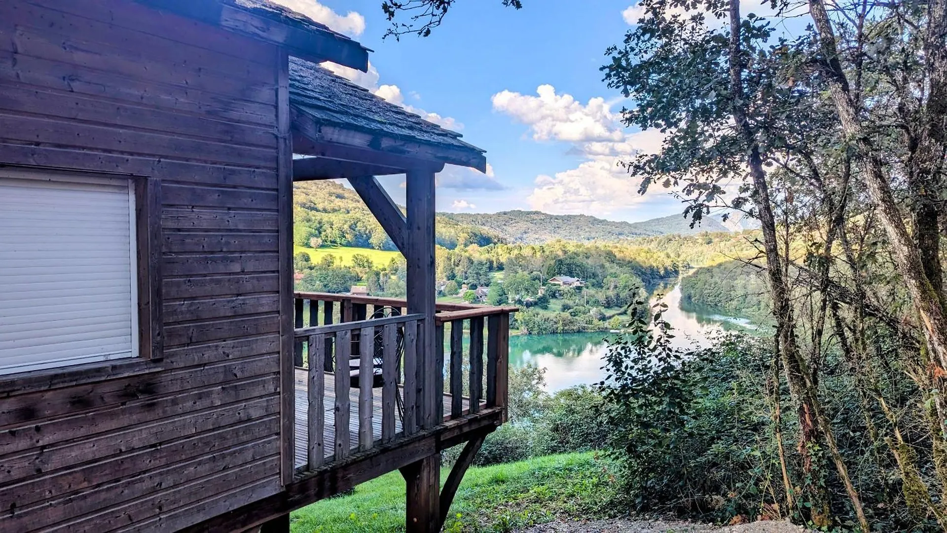 Cabanes et Lodges du Belvedere Serrieres-sur-Ain