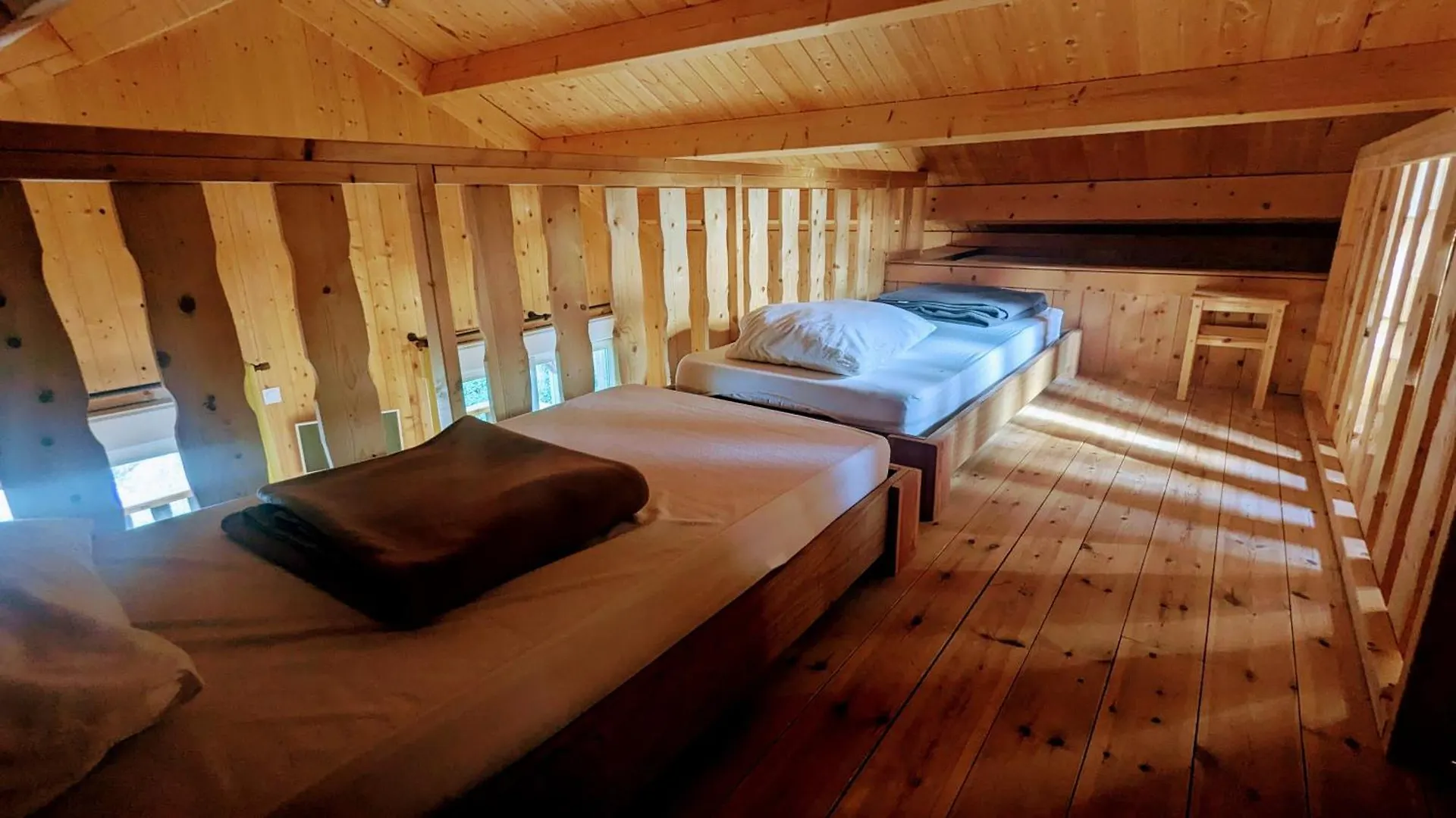 Cabanes Et Lodges Du Belvedere Serrieres-sur-Ain France