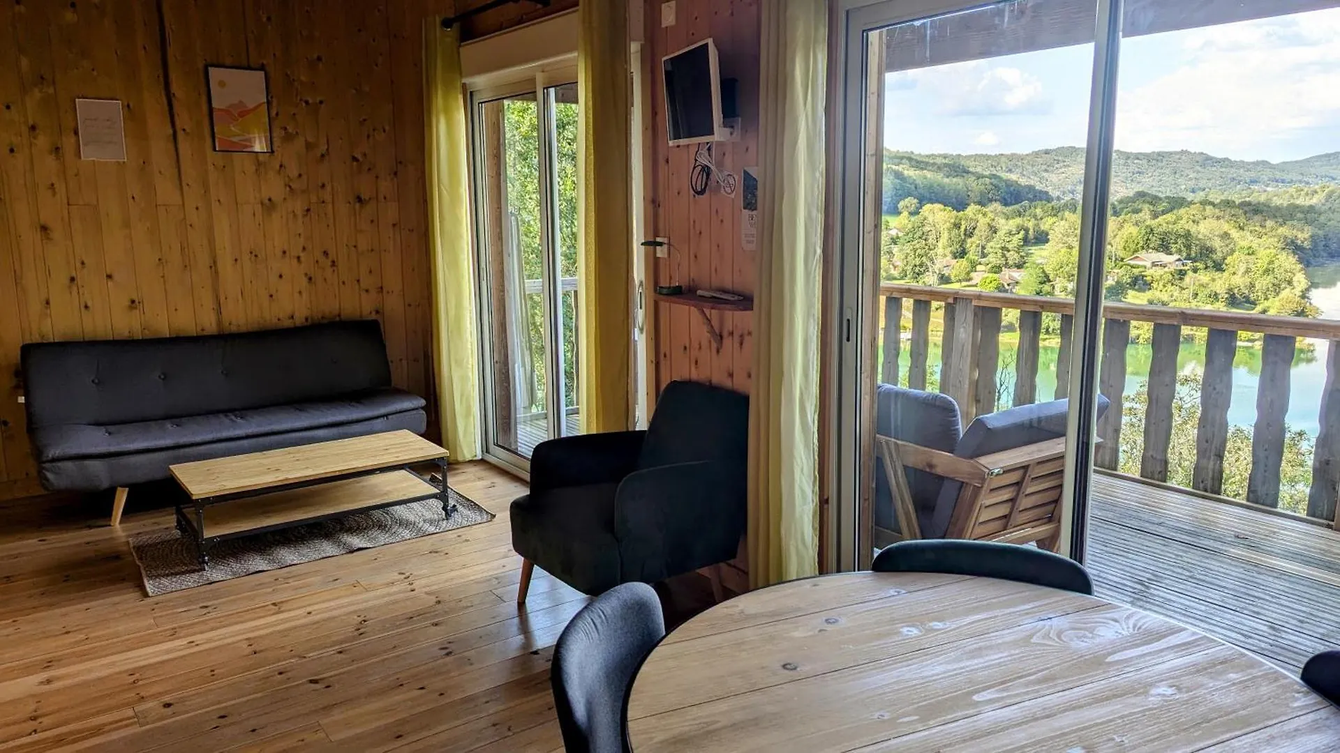Cabanes et Lodges du Belvedere Serrieres-sur-Ain