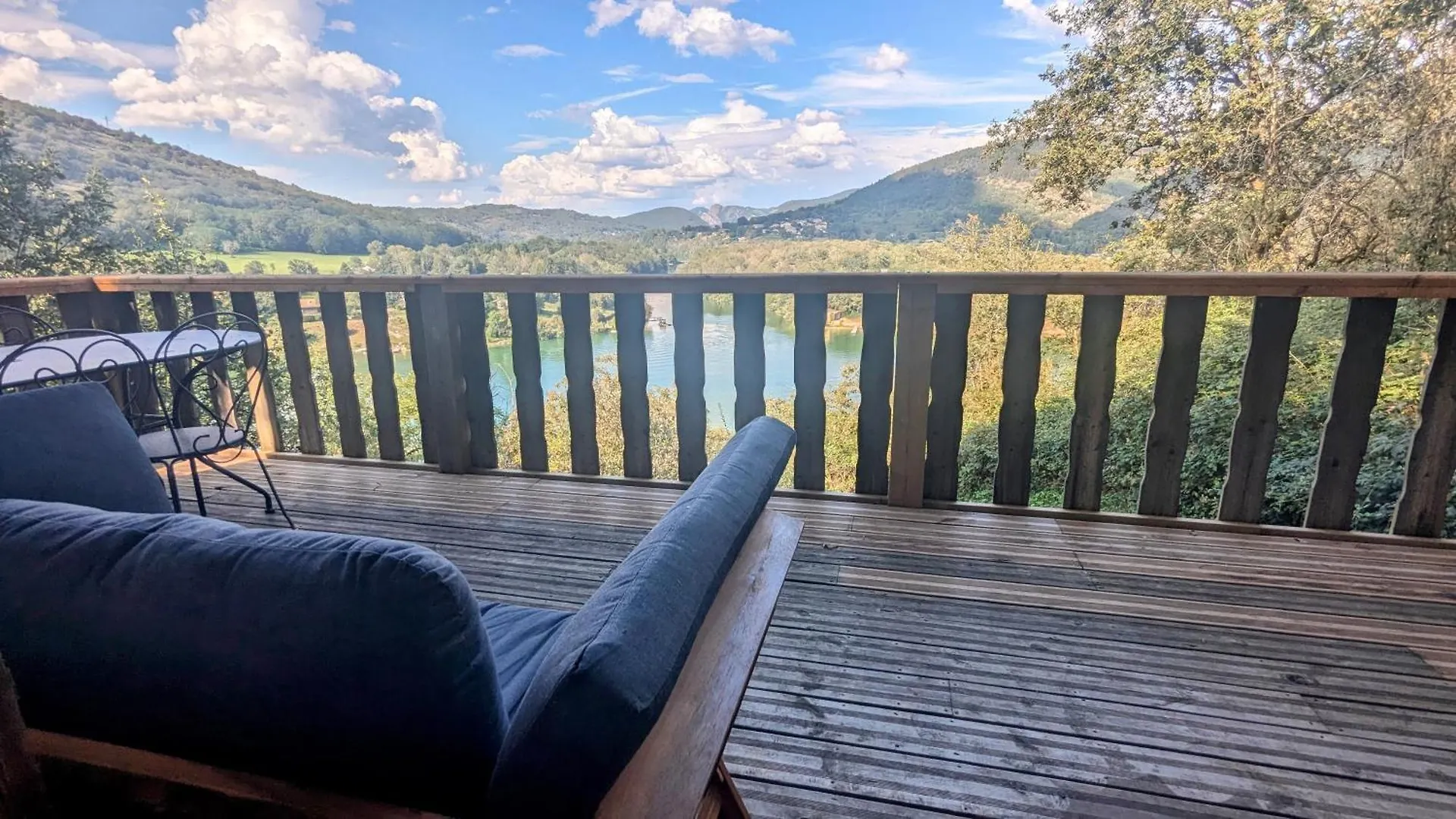Cabanes et Lodges du Belvedere Serrieres-sur-Ain