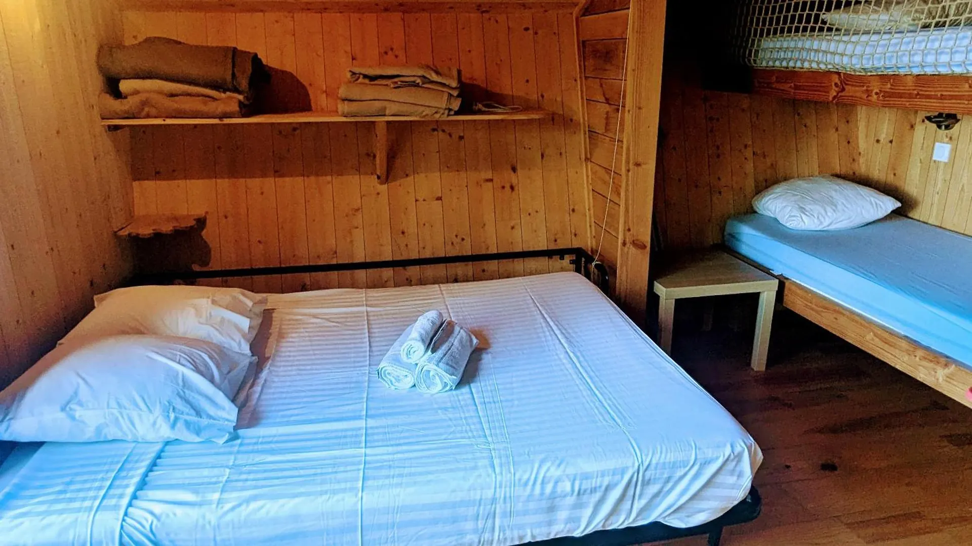 Cabanes et Lodges du Belvedere Serrieres-sur-Ain France