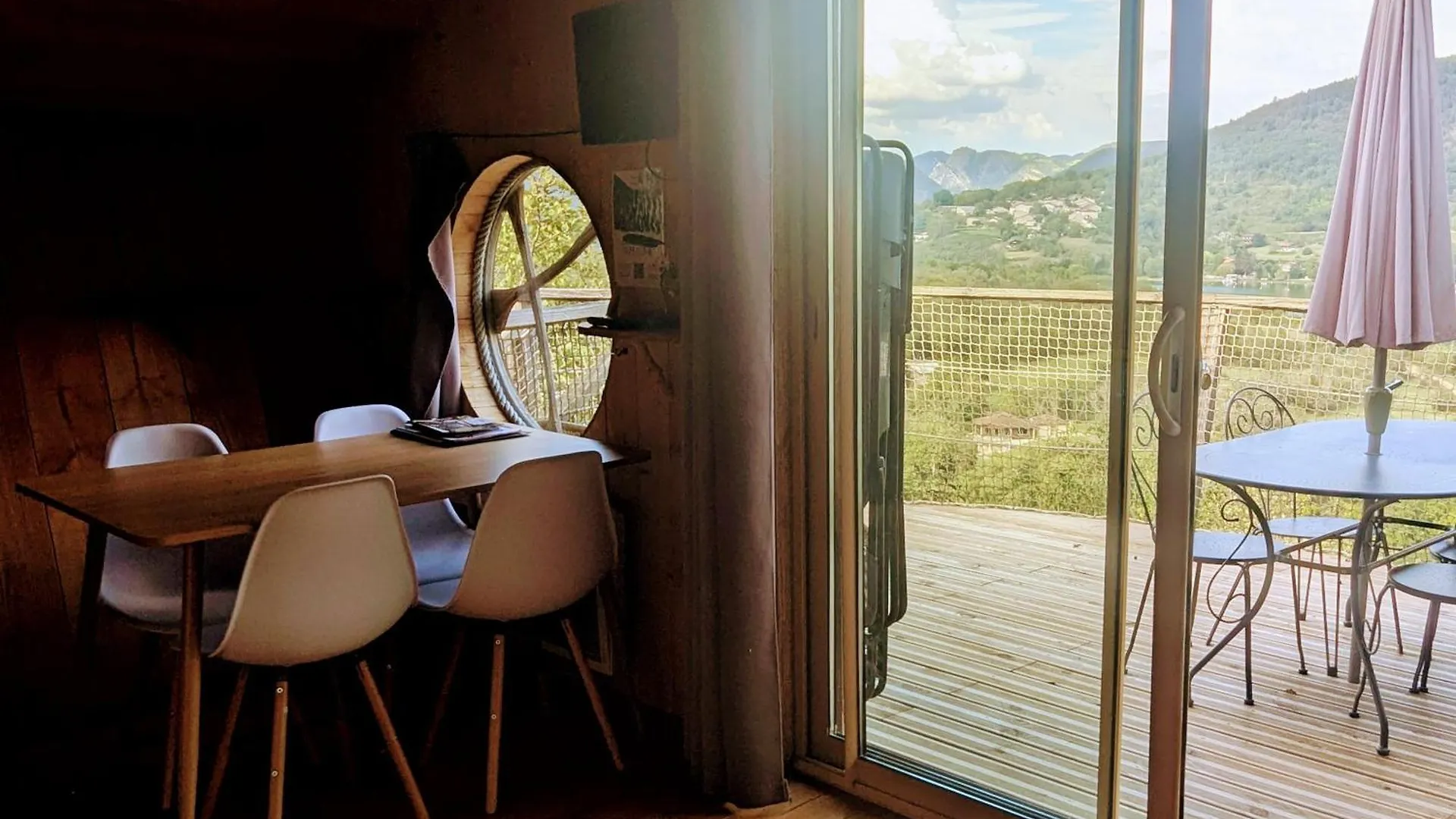 Cabanes et Lodges du Belvedere Serrieres-sur-Ain