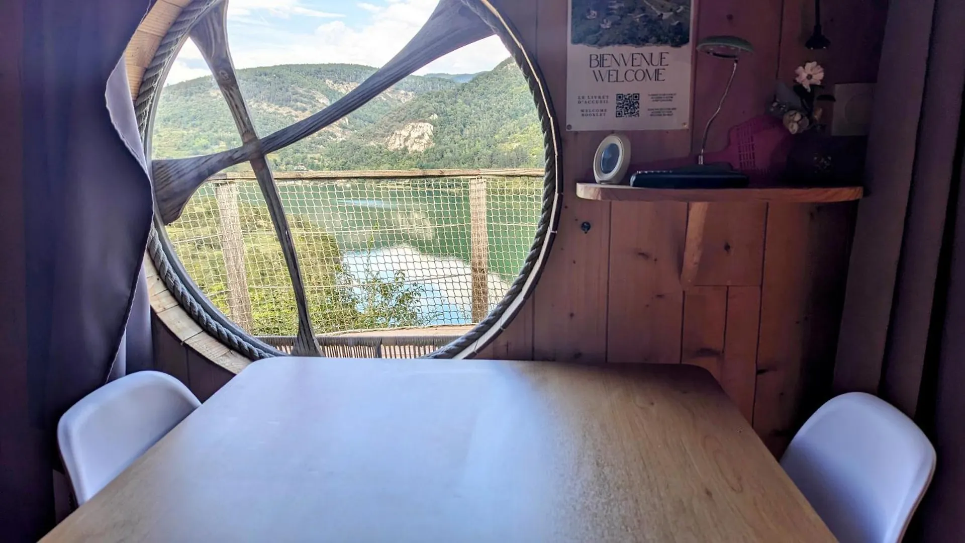 Cabanes et Lodges du Belvedere Serrieres-sur-Ain