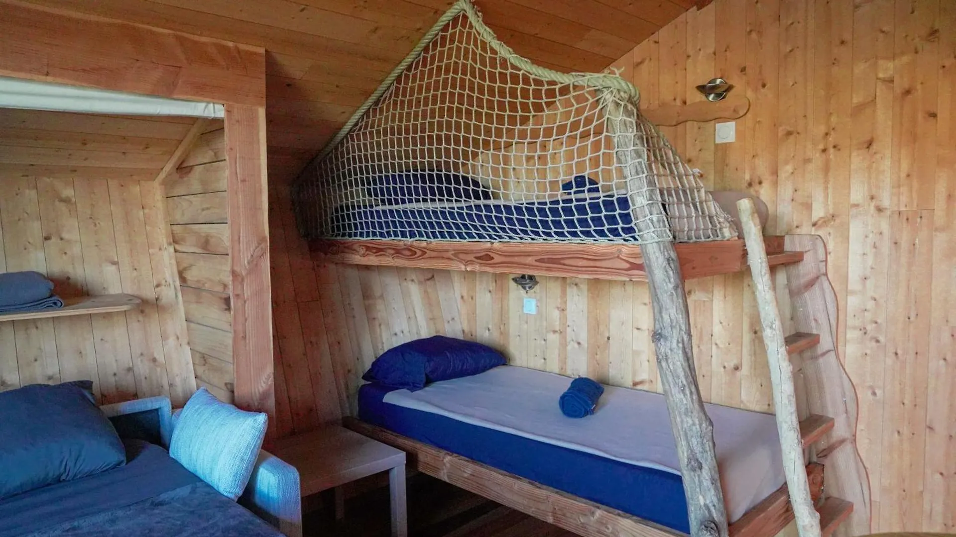 Cabanes et Lodges du Belvedere Serrieres-sur-Ain
