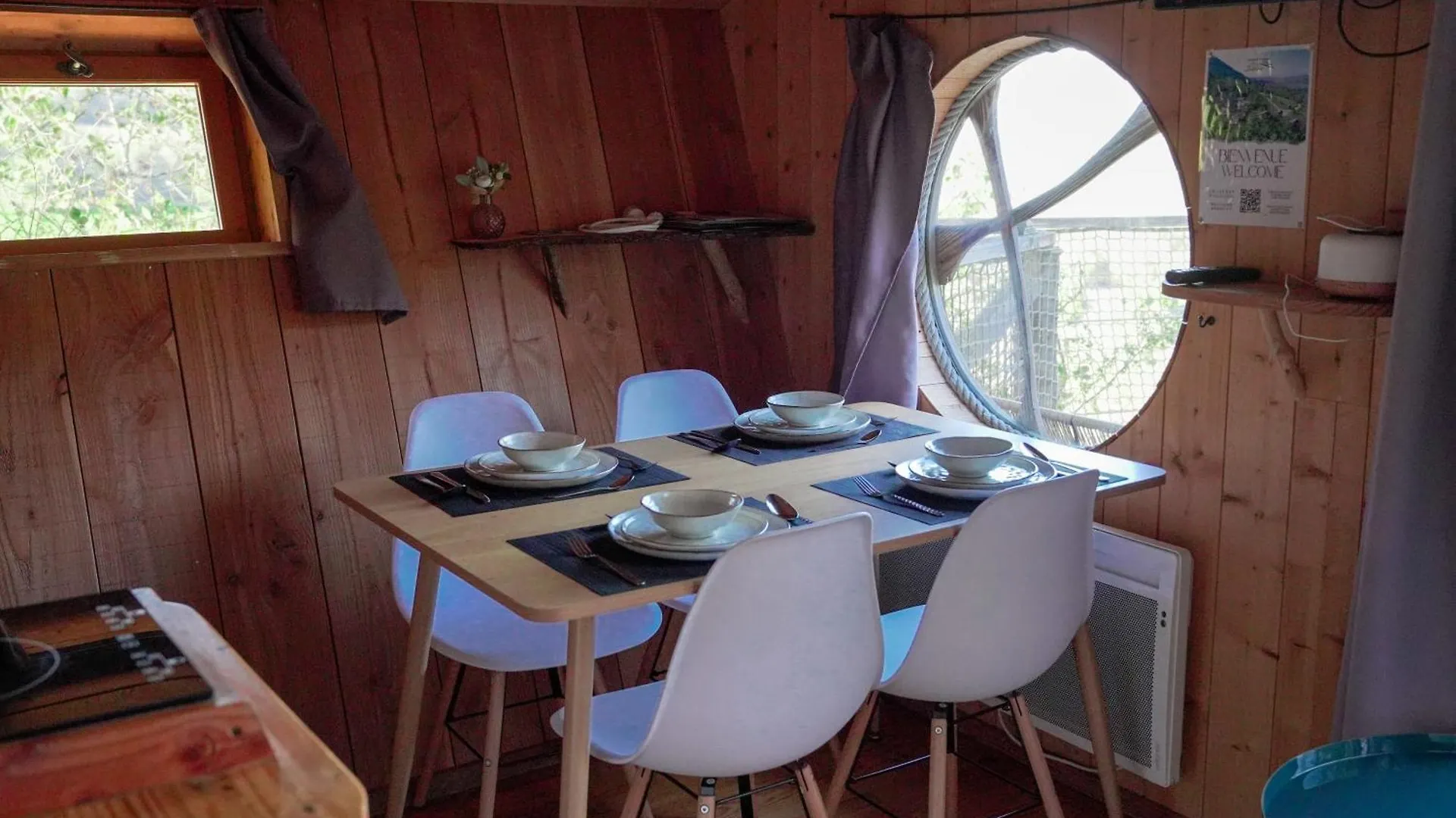 Cabanes et Lodges du Belvedere Serrieres-sur-Ain 0*,