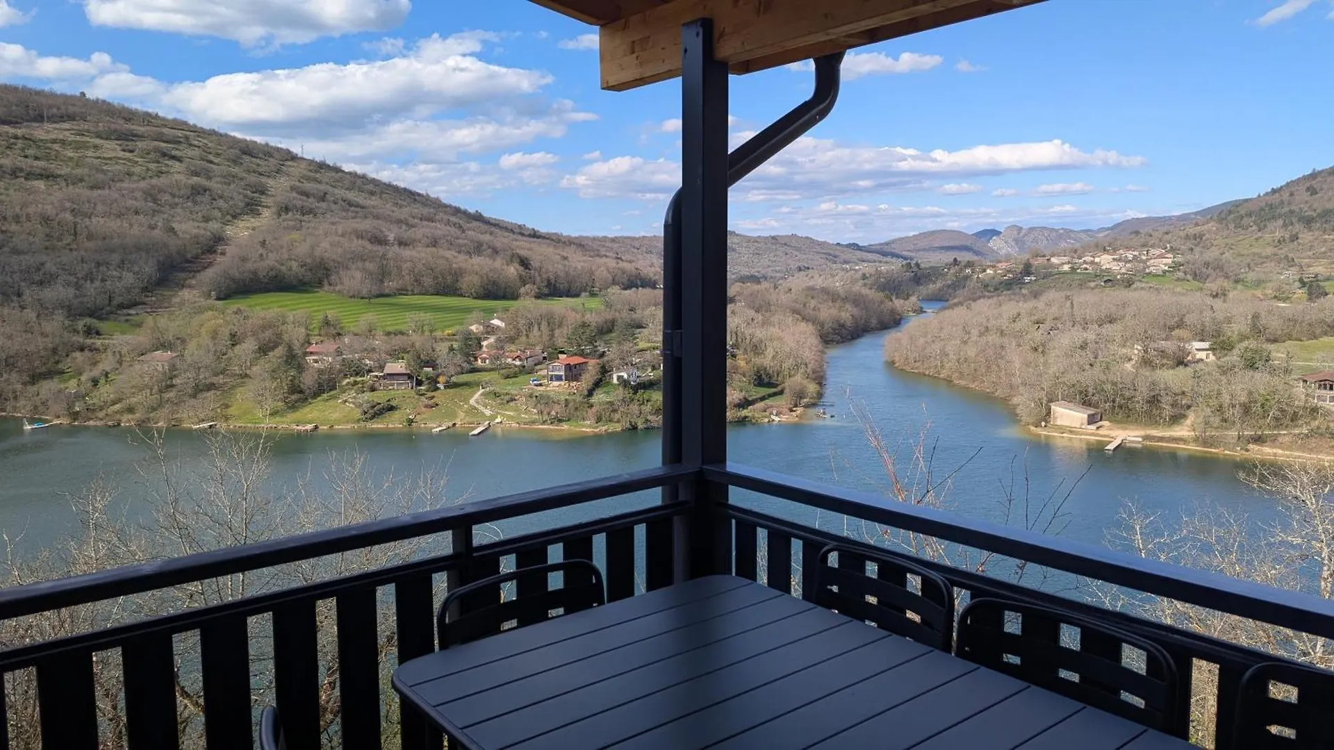 Cabanes et Lodges du Belvedere Serrieres-sur-Ain