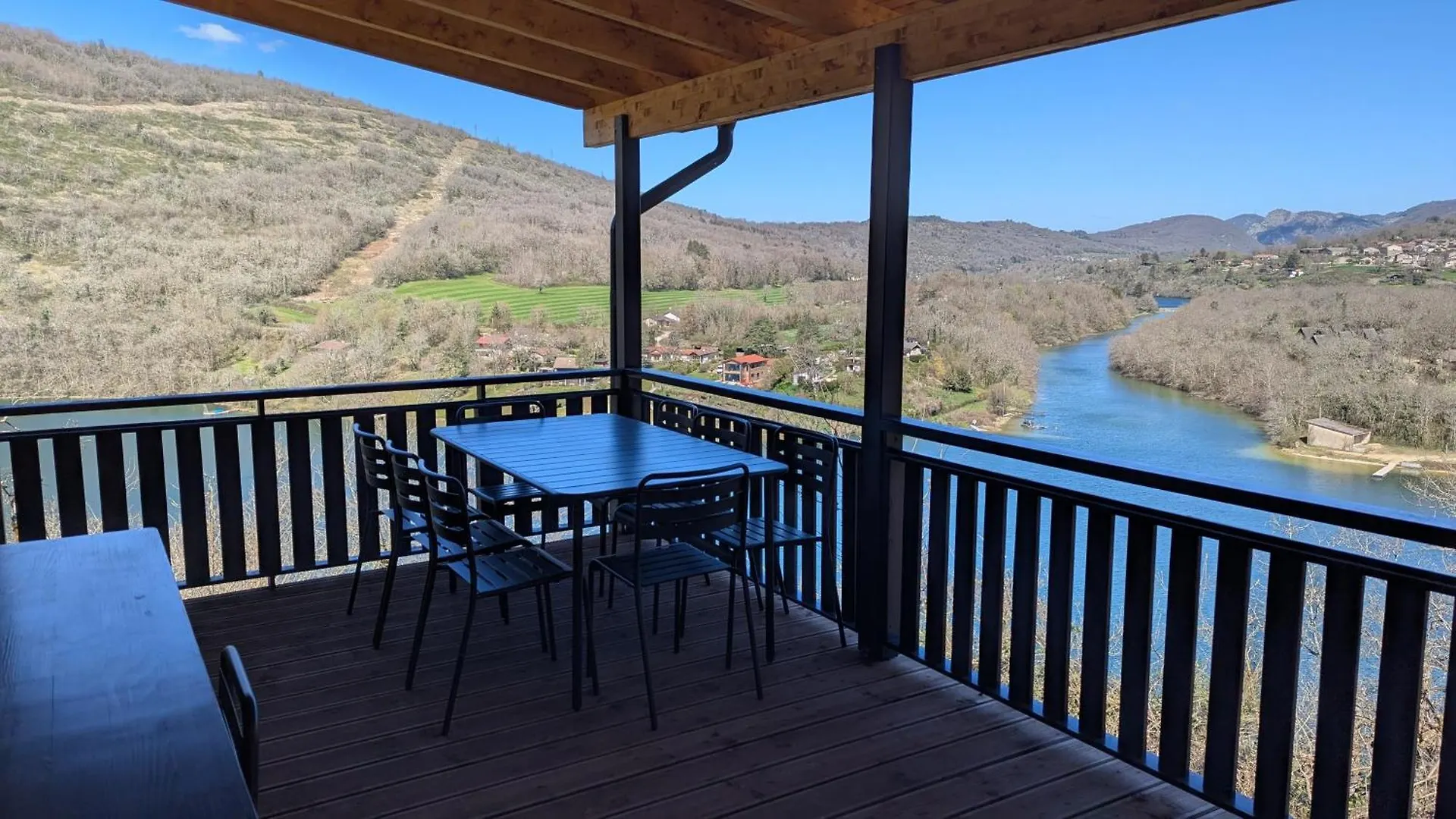 Cabanes et Lodges du Belvedere Serrieres-sur-Ain